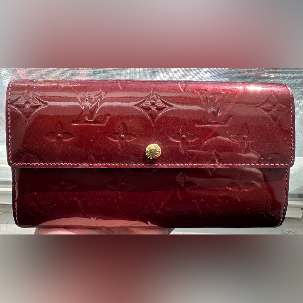 Louis Vuitton Burgandy Monogramed Vernis Sarah Wallet with COA - Picture 7 of 16